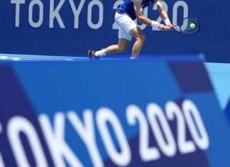 A tennis player practices at the 2020 Olympic Games in Tokyo (photo by Reuters)